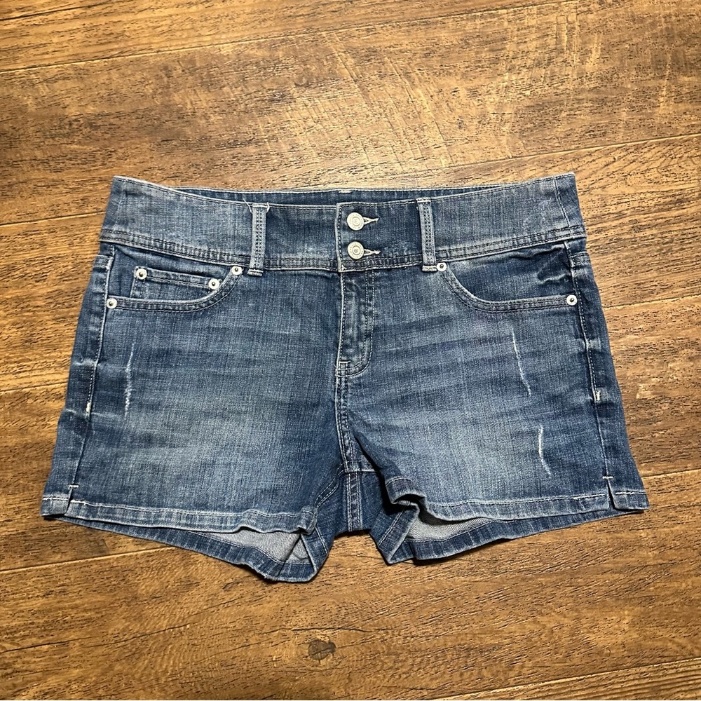 VICTORIA’S SECRET / LONDON JEAN SHORTS